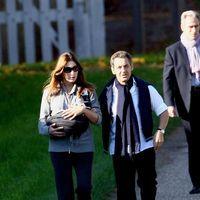 Nicolas Sarkozy and wife Carla Bruni taking a stroll with Giulia | Picture 113941